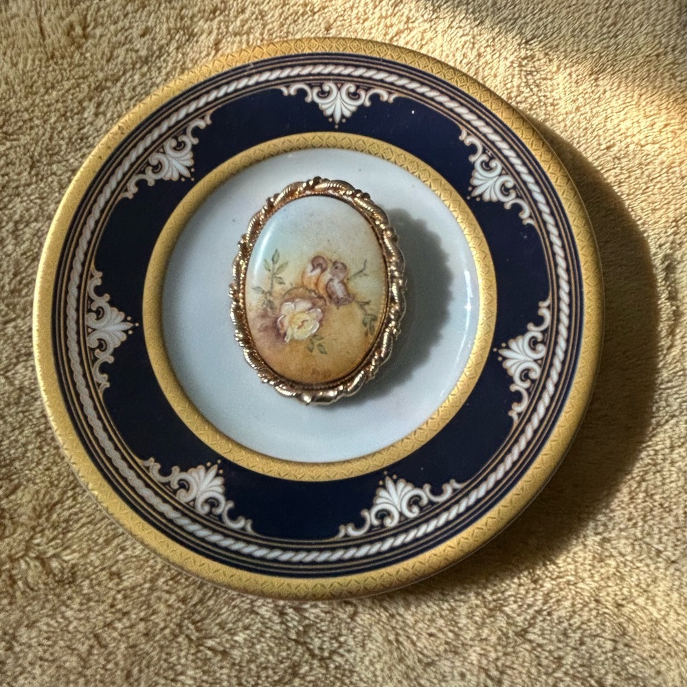 Vintage Hand-Painted Robins Cameo Pendant Brooch - Picture 3 of 7